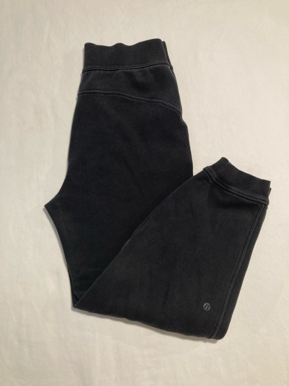 Lululemon Black Sweatpants with Subtle Logo (Item No. C29)